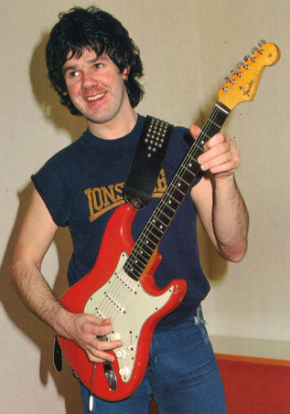 garymoore_japan83ex.jpg